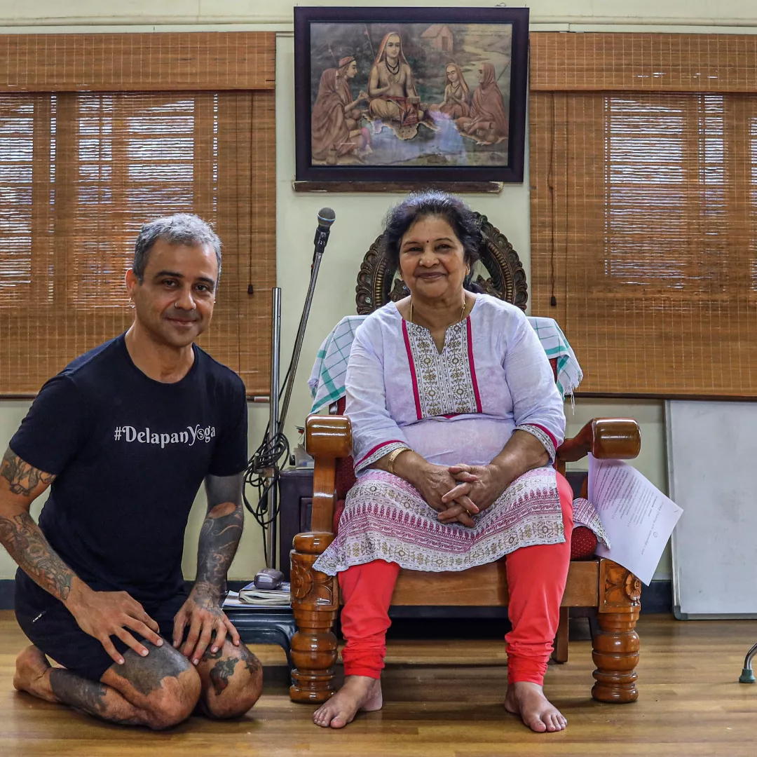 Marcelo Holanda com Saraswathi Jois, sua professora em Mysore, Índia