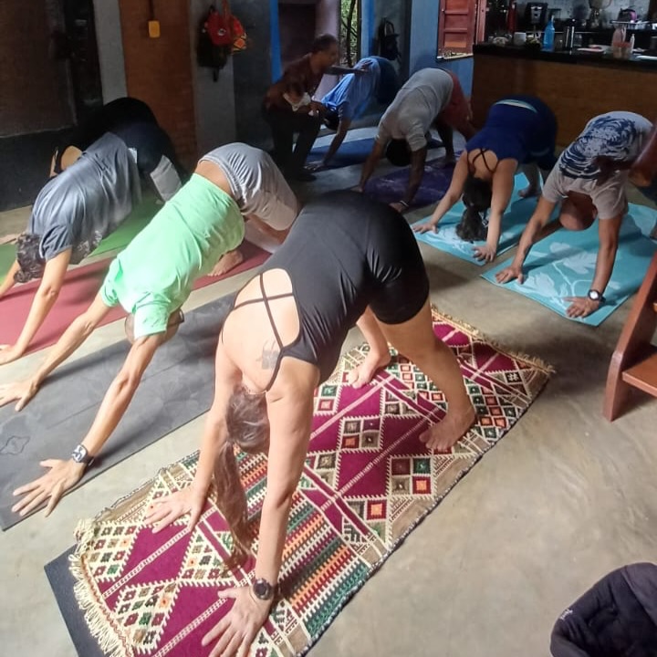 Marcelo Holanda conduzindo o Programa de Aulas Mysore na Kurma Shala